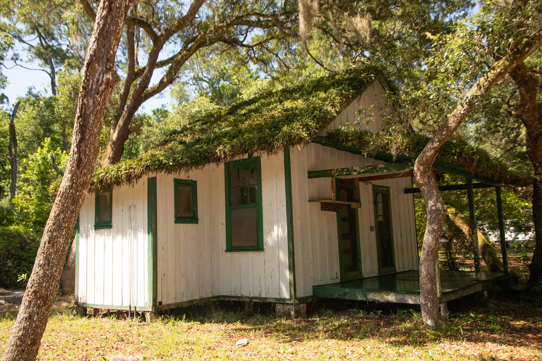 Picture of a vernacular house on the Lower Suwannee NWR Vista Camp proprty.